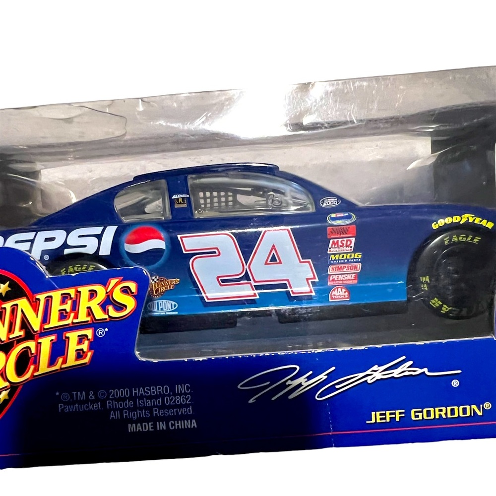 Winners Circle Nascar Jeff Gordon #24 Dupont 1:24 Scale Diecast Car NIB